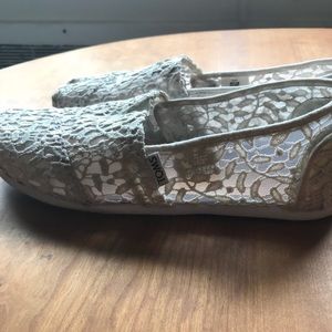 Toms White Floral Flats (Size 8)